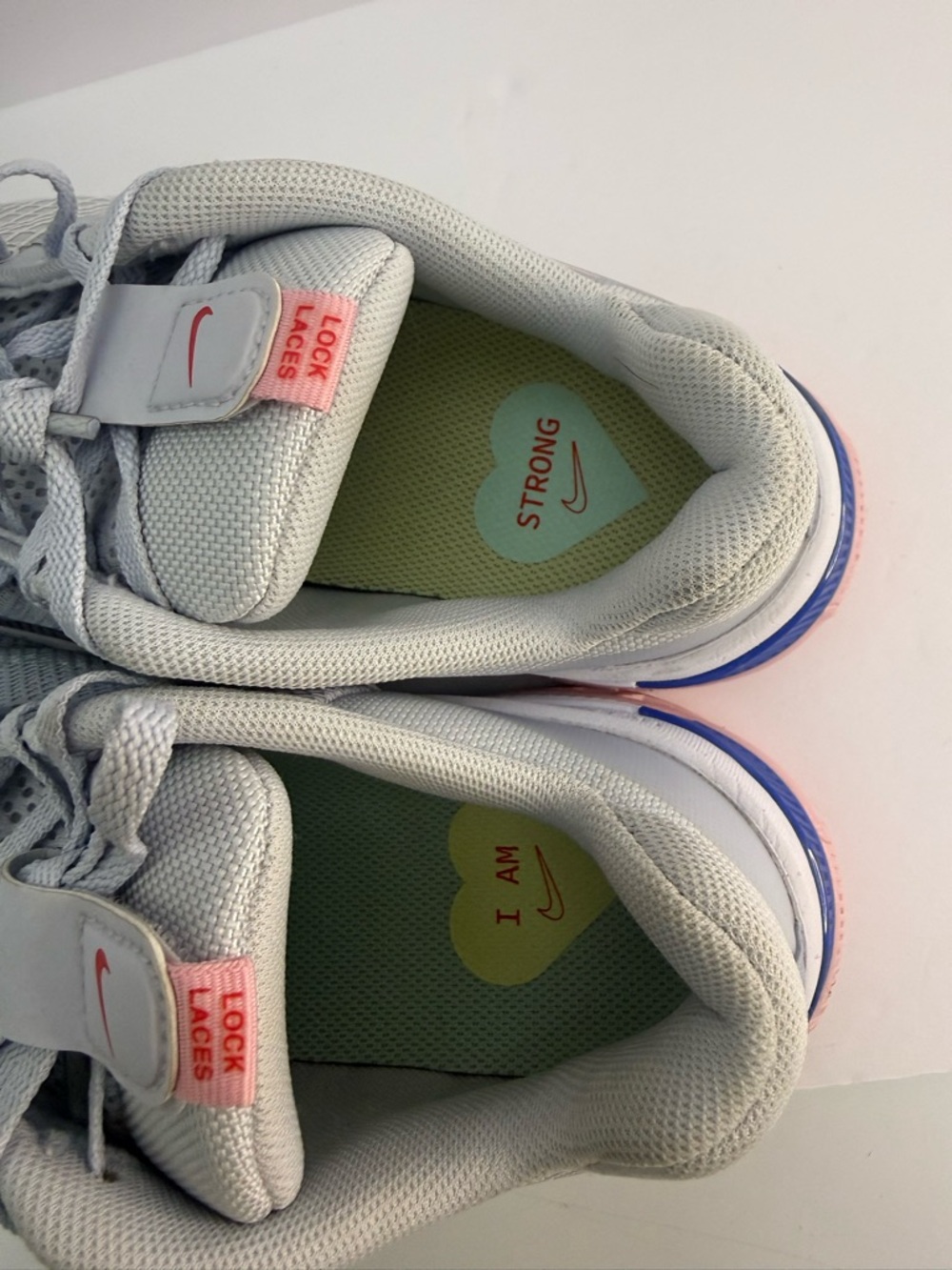 Women’s Nike Metcon 8 light grey blue pink shoes. D09327-005. - Picture 5 of 9